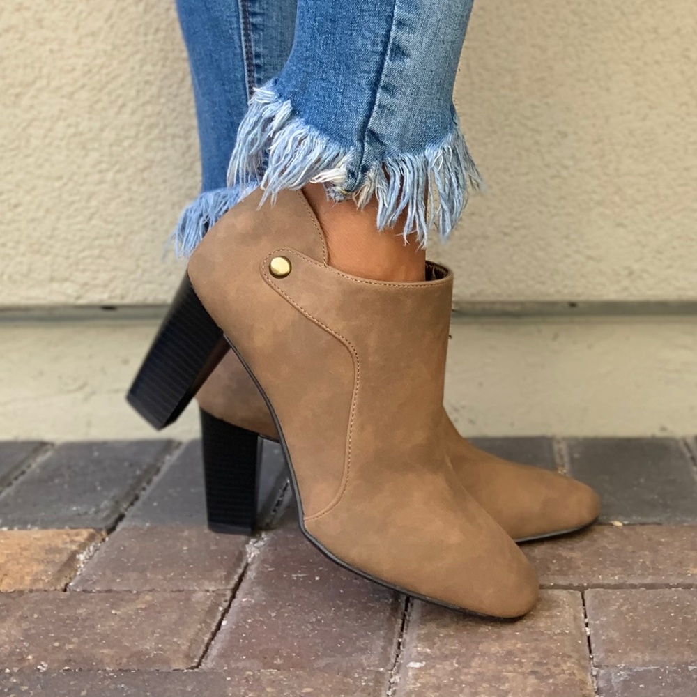 NIB Tan High Heel Comfortable Ankle Booties - Picture 3 of 7
